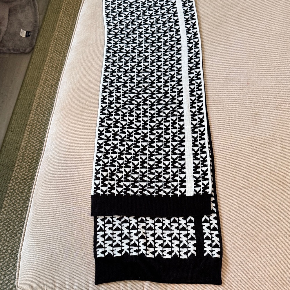 MICHAEL Michael Kors Black and White Logo Scarf